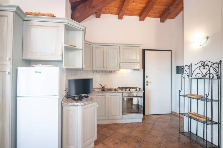 Apartamento entero, Apartamento 'Poggio Dei Fiori Appartamento H7' con vistas al mar y terraza privada in Pittulongu, Olbia