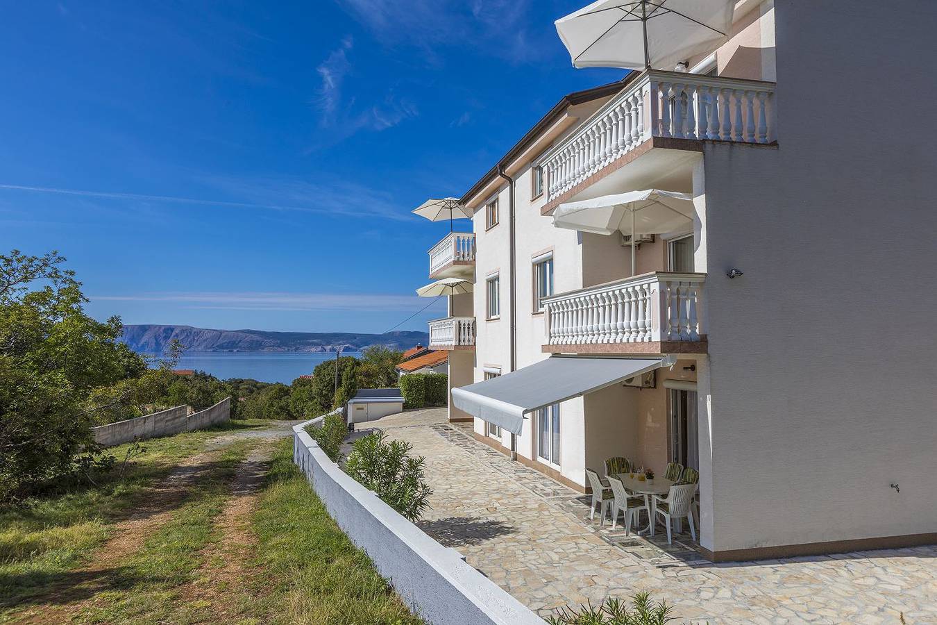 Ganze Wohnung, Hundefreundliches Apartment nur 470 Meter zum Strand mit Babybett und Meerblick in Povile, Primorje-Gorski Kotar