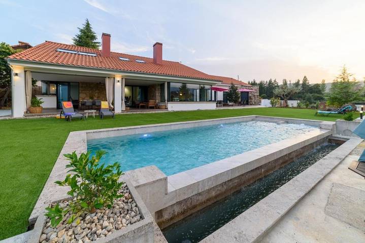Apartamento de vacaciones para 4 personas, con Terraza y Jacuzzi además de Jardín y Piscina en La Vera - 2