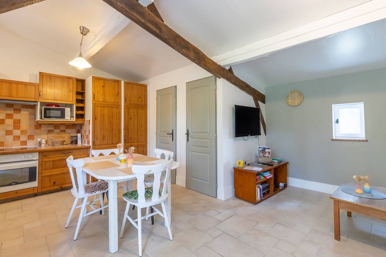 Chalet Douillet à Saint-Cernin-de-l'Herm – Nature, Piscine Partagée & Séjour Relax pour 4 Pers in Saint-Cernin-de-l'Herm, Périgord Noir