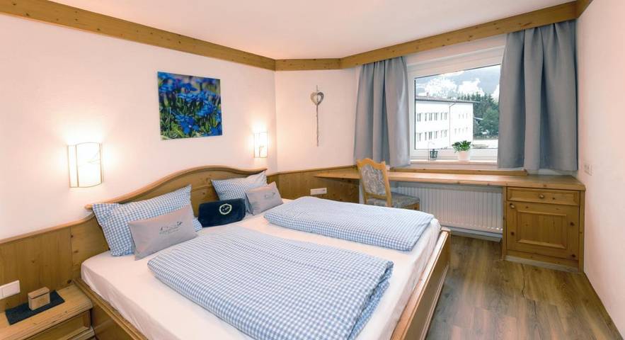 BnB für 3 Personen, mit Terrasse und Garten sowie Sauna und Ausblick in Tannheim (Tirol)
