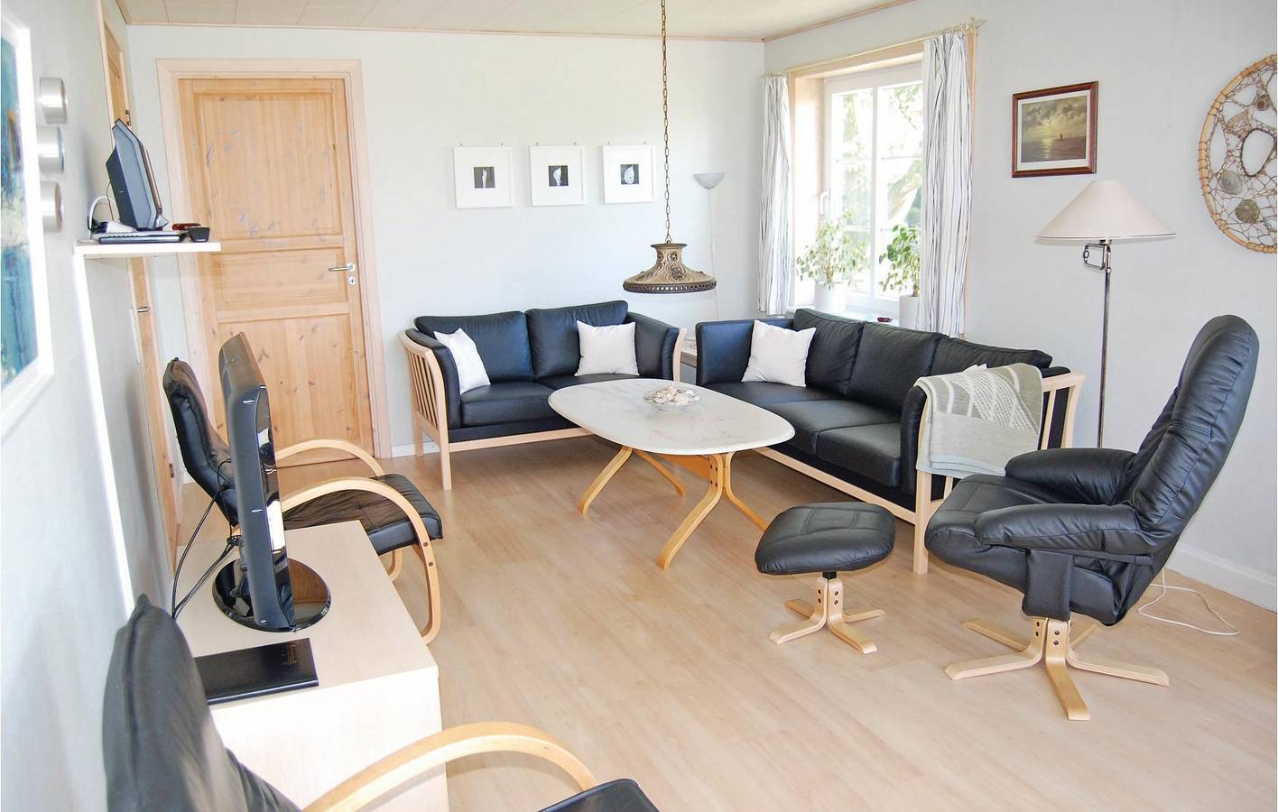 Holiday home for 10 people with terrace in Tønder Region