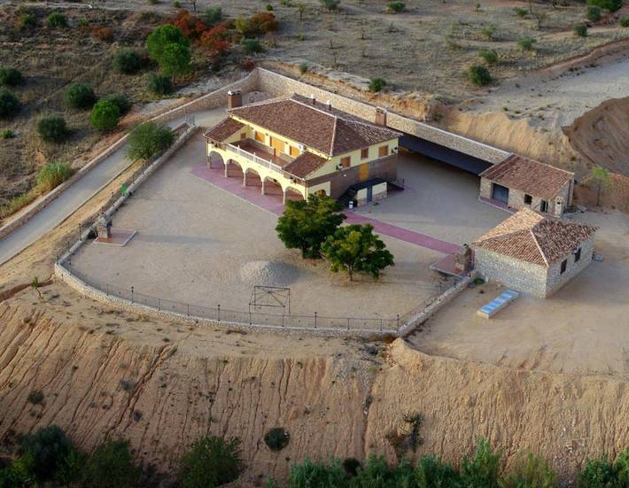 Casa rural para 25 personas, con jardín y vistas en Villanueva de la Jara