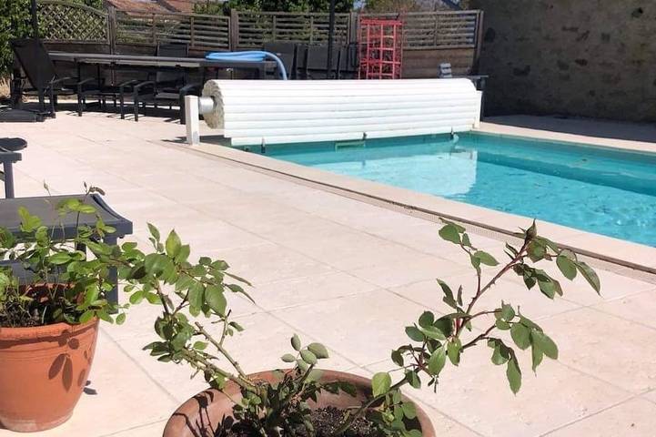 Location de vacances pour 10 personnes, avec balcon et jardin à Saint-Geniès-de-Fontedit