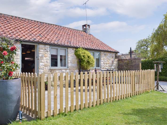 Cottage for 2 people, with garden, with pets in North Yorkshire