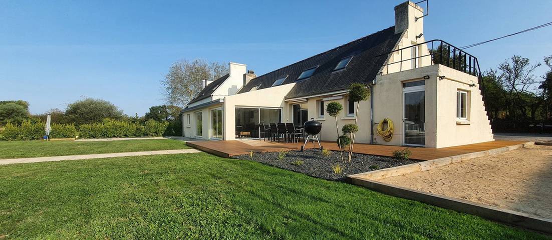 Gîte pour 11 personnes, avec jardin ainsi que piscine et balcon