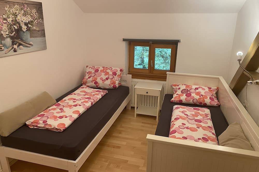 Entire apartment, Vacation in the countryside with mountain views and close to the Chiemsee in Frasdorf, Chiemsee