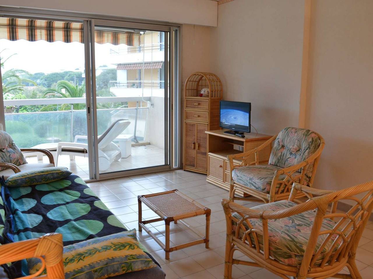 Appartement entier, Appartement 2 pièces à Fréjus avec piscine, parking et à 300m des commerces in Fréjus Plage, Fréjus