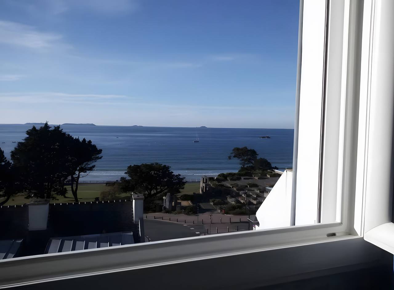 Maison 'Ti Bihan - Perros Guirec'" 3 étoiles 100m plage vue mer terrasse, jardin, garage privés in Perros-Guirec, Côte de Granit Rose