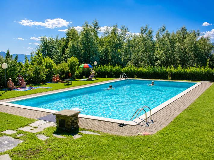 Ferienwohnung für 6 Personen, mit Balkon und Pool sowie Seeblick in Comune di Luino