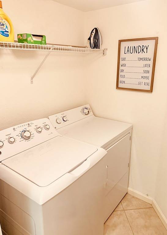 Ganze Wohnung, Lovely Cozy Condo In A Tropical Oasis Centrally Located ! in Fort Myers, Southwest Florida