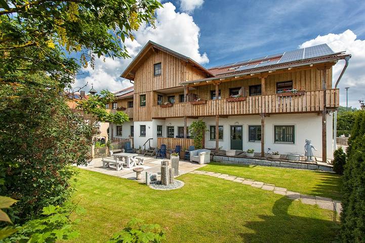Ferienhaus für 8 Personen, mit Garten und Balkon, kinderfreundlich in Waldmünchen