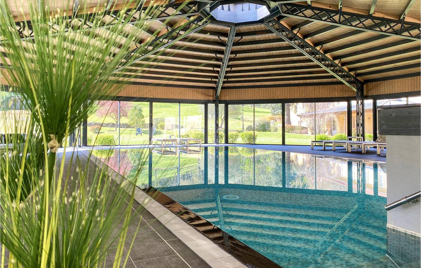 Apartamento vacacional entero, Apartamento con piscina y jardín en Saint-Affrique in Saint-Affrique, Parc naturel régional des Grands Causses