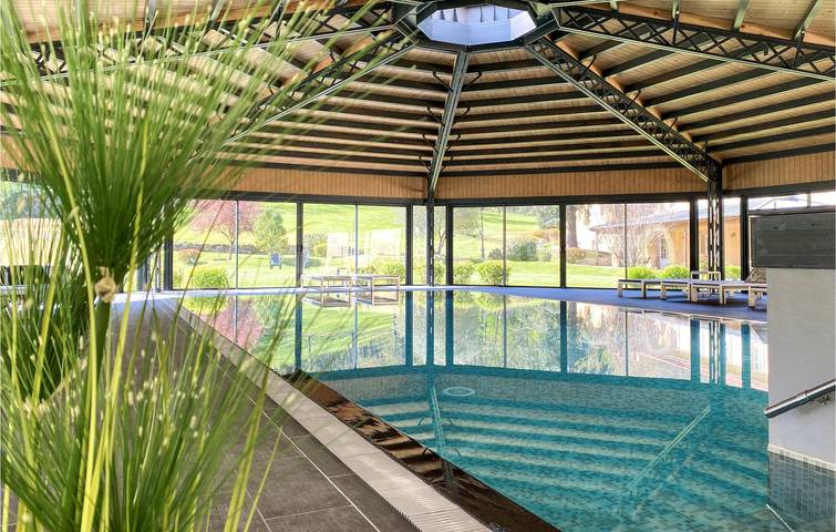 Apartamento vacacional entero, Apartamento con piscina y jardín en Saint-Affrique in Saint-Affrique, Parc naturel régional des Grands Causses