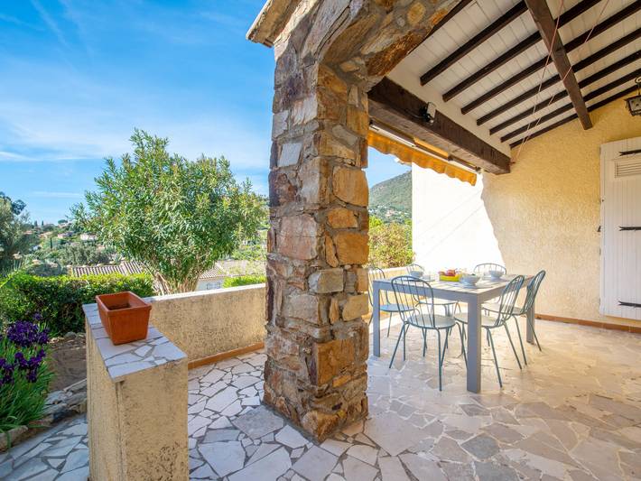 Ferienhaus für 4 Personen, mit Terrasse und Ausblick sowie Garten in Cavalaire-sur-Mer - 2