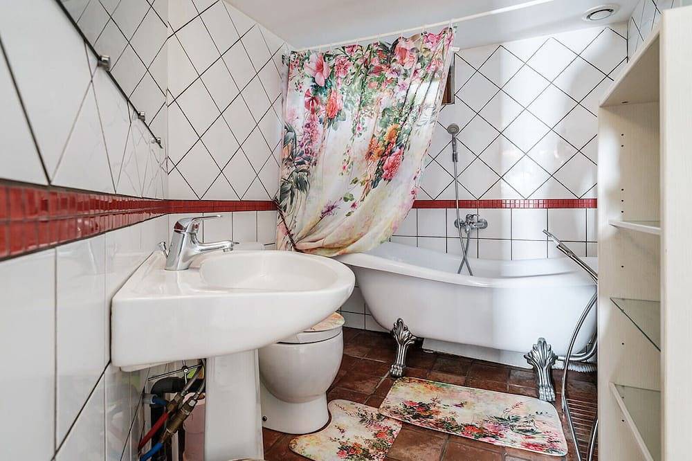 Außergewöhnliches Ferienhaus mit beheiztem, privatem Innenpool, Teich, Tieren. in Jouillat, Guéret und Umgebung