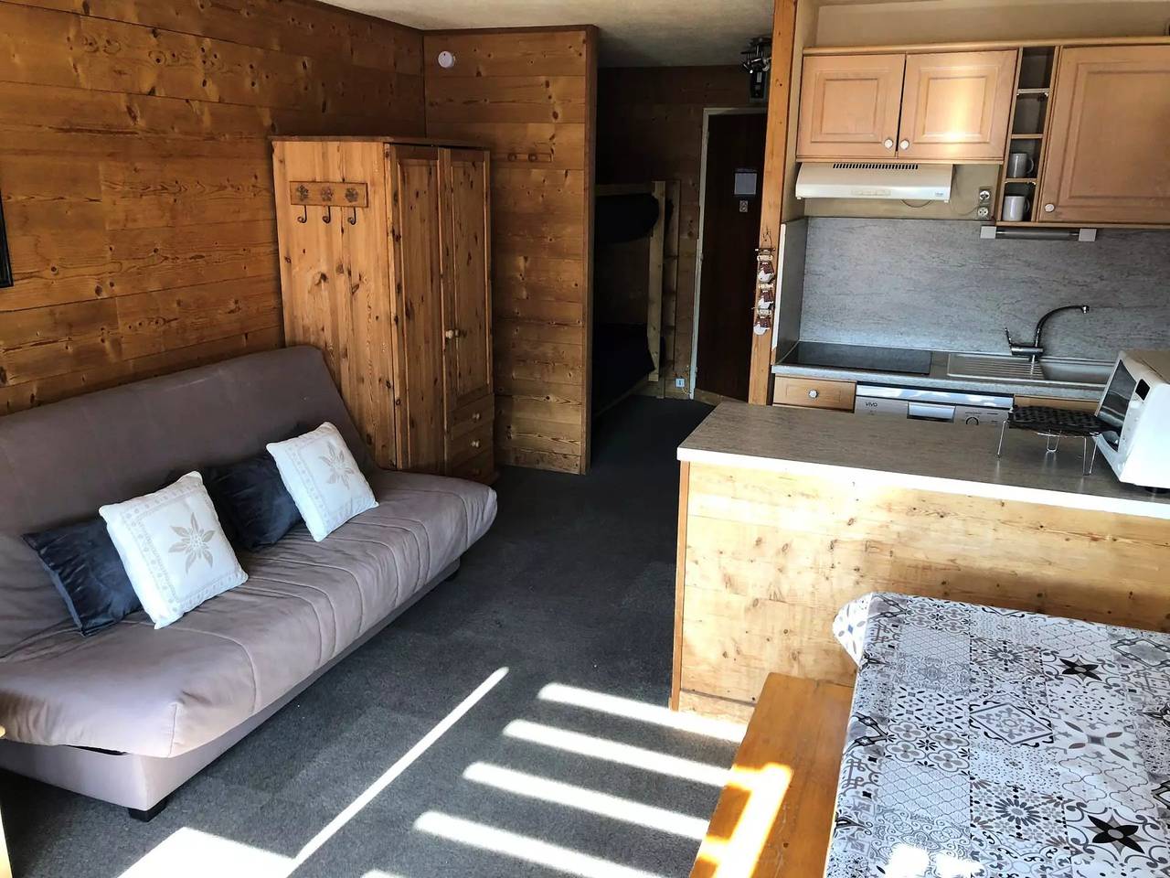 Entire studio, Val Thorens Studio 4 Persons Residence In Station Animal Quartier in Val Thorens, Les Trois Vallées
