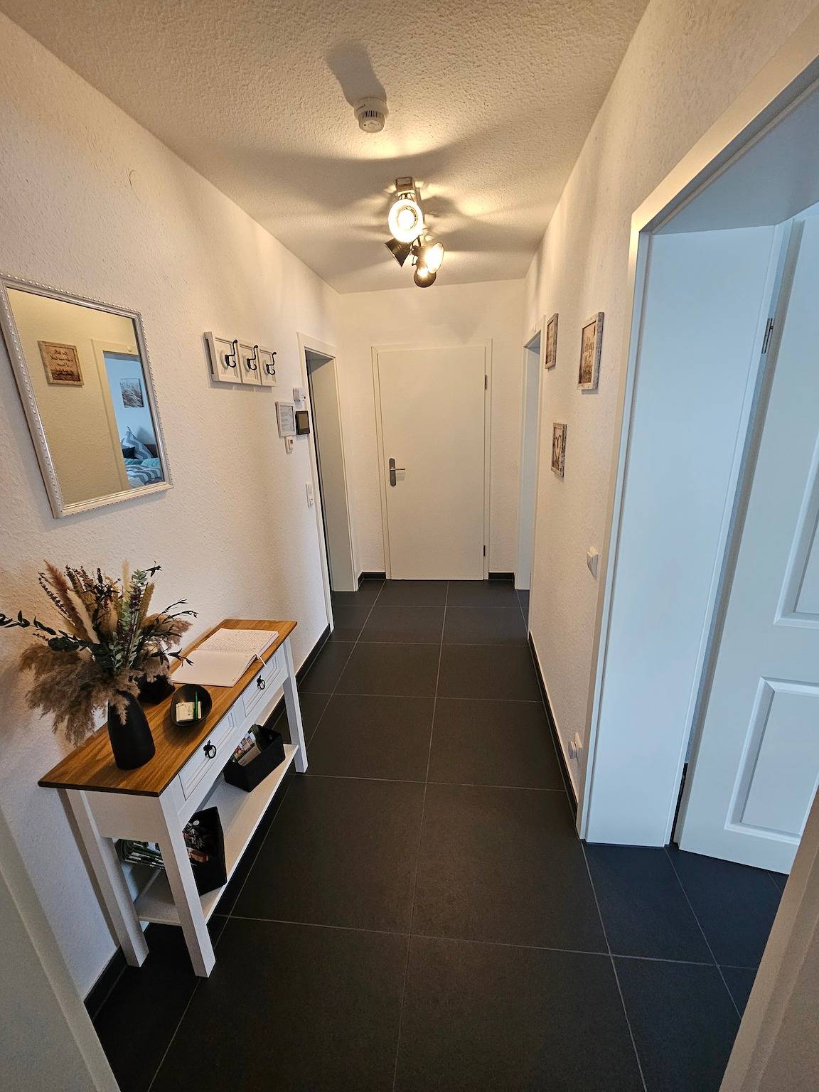 Appartement entier, Fewo Elya – Paradis de jardin près d’événements, outlet et spa in Iversheim, Bad Münstereifel