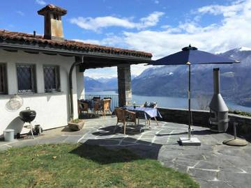 Ferienhaus für 6 Personen, mit Garten und Pool in Brissago
