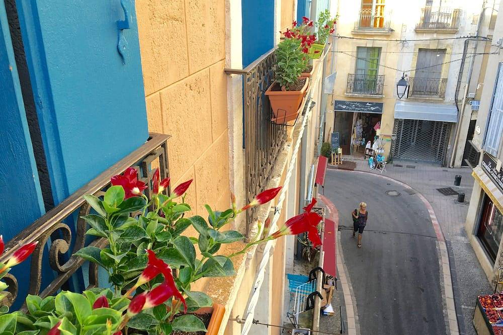 Entire apartment, Summer Special Sale! Clean, Bright Character Apt. in the Heart of Pezenas in Pézenas, Côte d'Améthyste