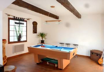 Location de vacances pour 12 personnes, avec terrasse à Cannes-et-Clairan