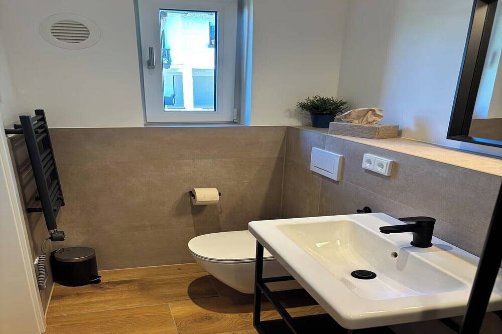 Ganze Wohnung, Wohlfühlstudio mit Balkon (30qm) in Haßfurt, Landkreis Haßberge