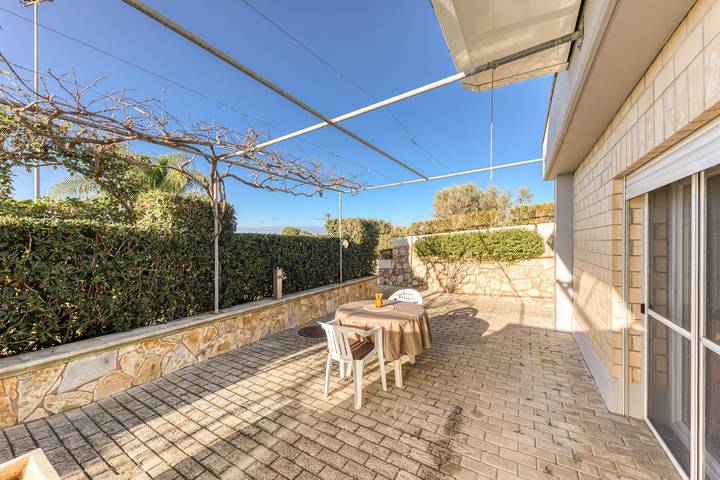 Apartamento entero, Apartamento 'Residence Margherita - Ibisco' con vistas al mar, Wi-Fi y aire acondicionado in Ugento, Golfo de Tarento