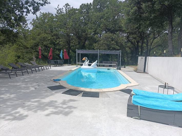 Gîte pour 12 personnes, avec jardin ainsi que piscine et vue, animaux acceptés à Montferrat - 3