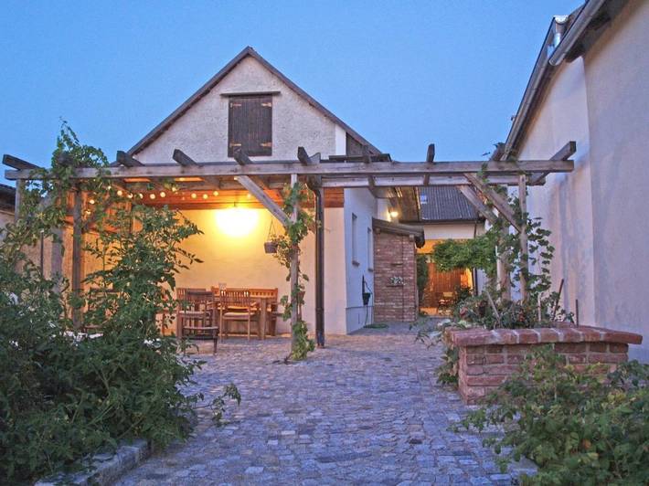 Ferienwohnung für 4 Personen, mit Balkon und Terrasse sowie Garten und Pool in Illmitz