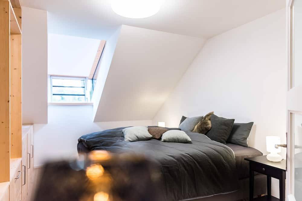 Beautiful vacation home in a large park with mountain views in Bad Tölz, Tölzer Land
