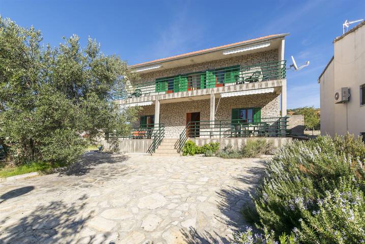 Ferienwohnung für 4 Personen, mit Terrasse in Grad Šibenik