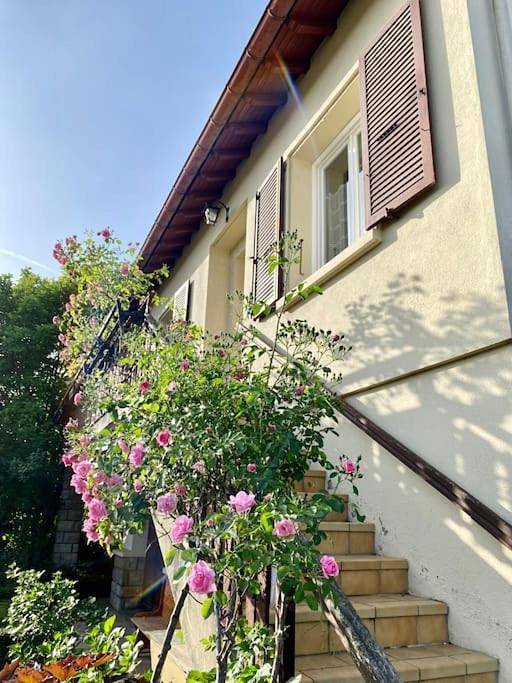 Gîte pour 4 personnes, avec Balcon et Terrasse ainsi que Jardin et Vue à Saint-Paul-de-Jarrat