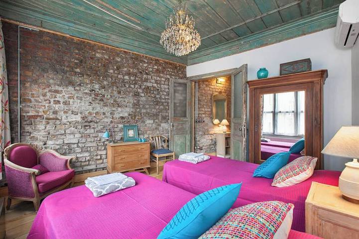 Historical 3 storey house in Old Istanbul, recently restored, comfortable stay! in Balat, Istanbul