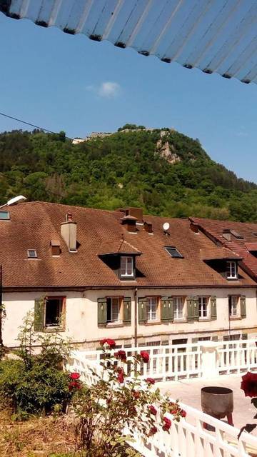 Gîte pour 4 personnes, avec jardin et vue, animaux acceptés dans Office de Tourisme de Salins les Bains