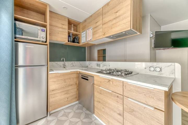 Caravane pour 6 personnes, avec terrasse et balcon/terrasse à Belvès - 2