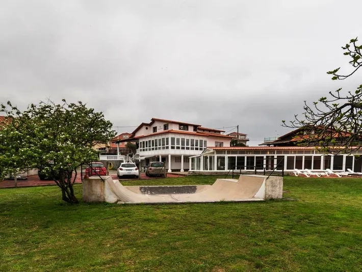 Casa de vacaciones para 19 personas, con vistas además de piscina y jardín, Se admiten mascotas - 1
