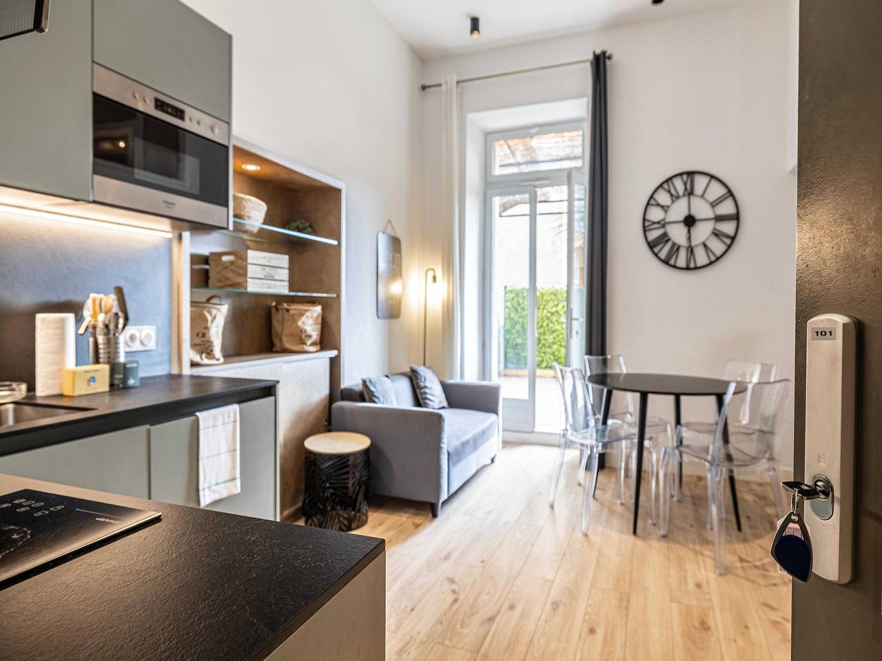 Entire apartment, Modern Mezzanine Apt 2Br/4P - Place Garibaldi in Nice (France), Mediterranean Coast (France)