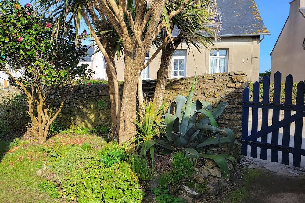 Maison cosy et équipée , vue mer,  2 personnes, bourg de Lampaul, Ouessant in Ouessant, Région de Brest