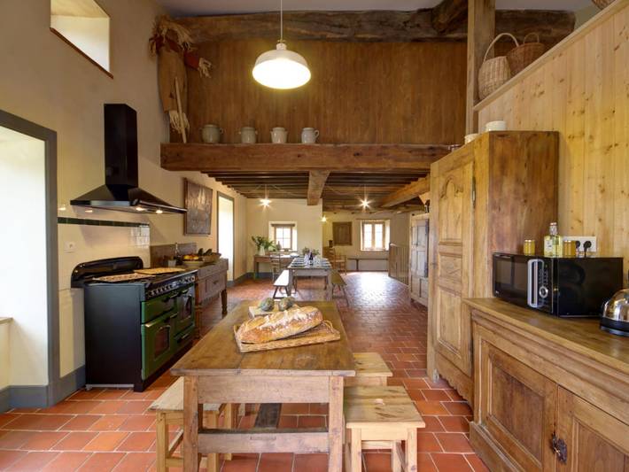 Gîte pour 12 personnes, avec piscine et sauna ainsi que jardin et terrasse dans Saint-Just-la-Pendue - 3