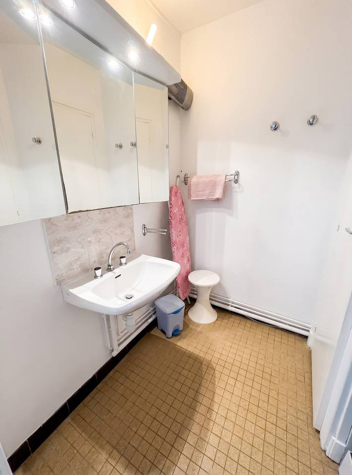 Studio entier, Charmant studio à Néris-les-Bains de 20 m² in Néris-les-Bains, Région de Montluçon