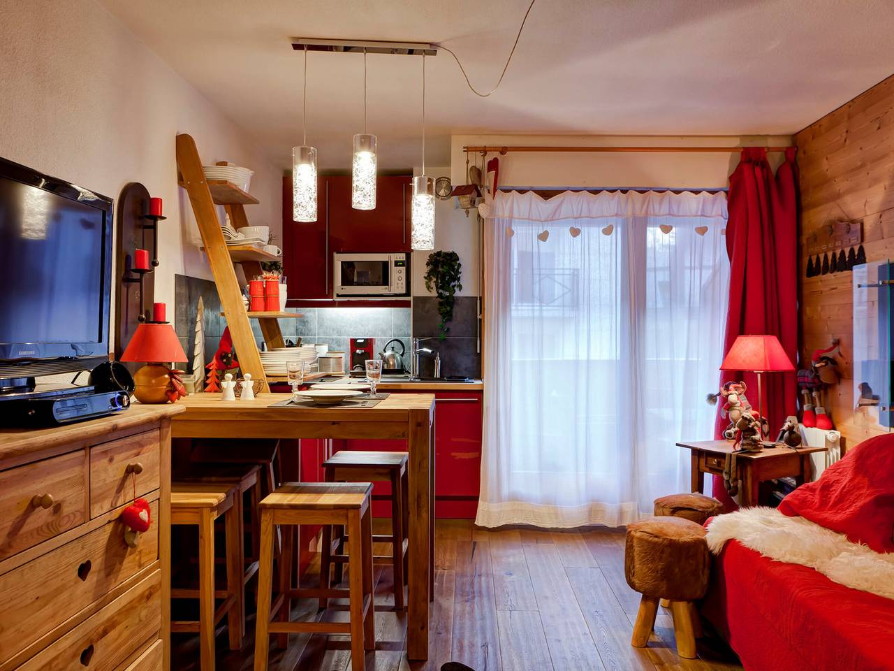 Entire studio, Renovated Studio, Sleeps 4, Central Brides-les-Bains, Near Olympe Gondola in Brides-les-Bains, Les Trois Vallées