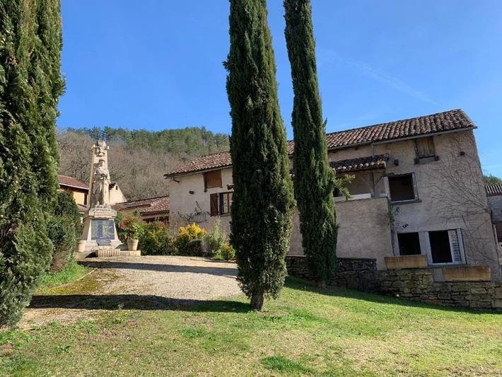 Gîte pour 3 personnes, avec Balcon ainsi que Terrasse et Vue à Saint-Vincent-Rive-d'Olt