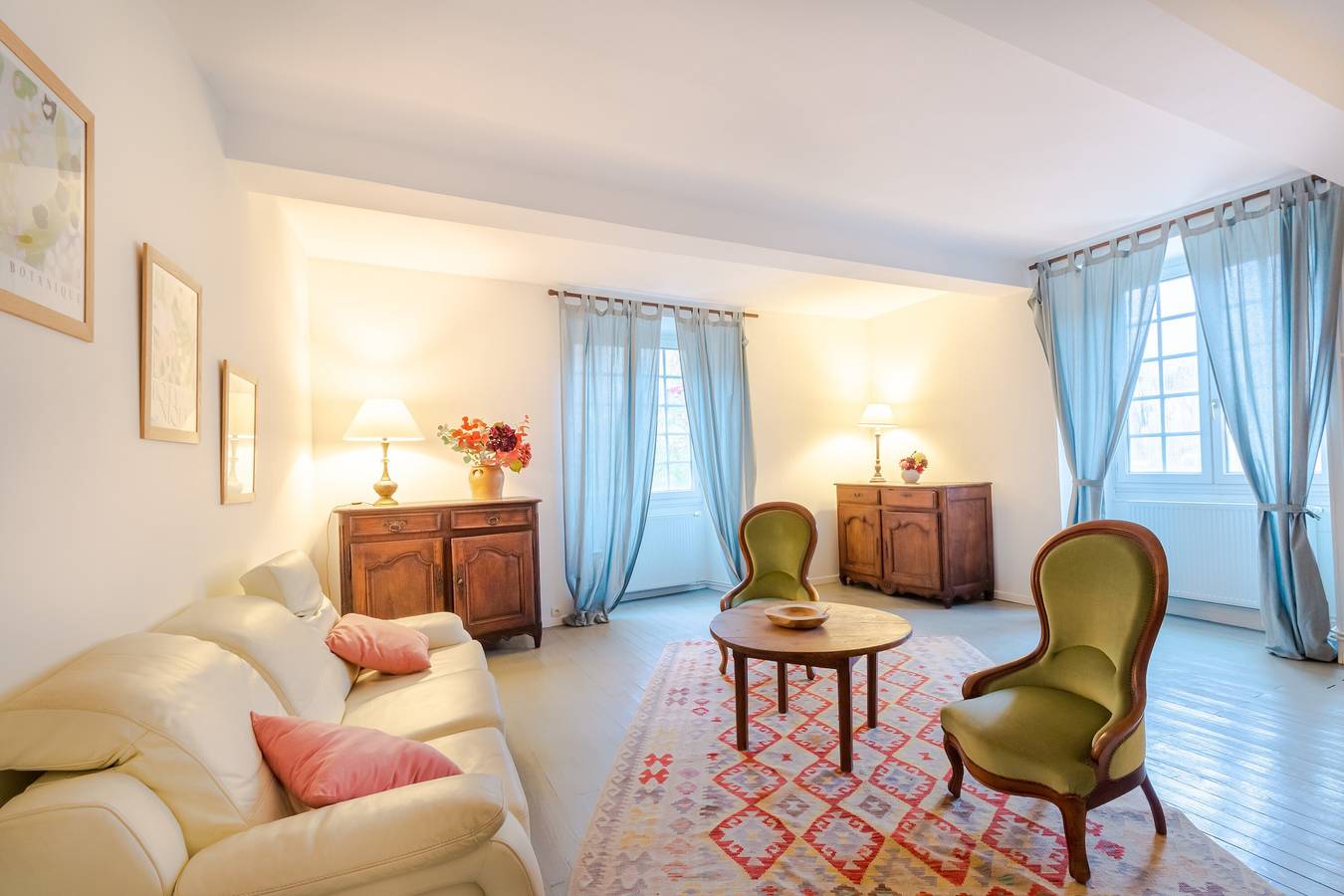 Entire apartment, Charm and Elegance Apartment in Bourdeilles in Bourdeilles, Périgord Vert