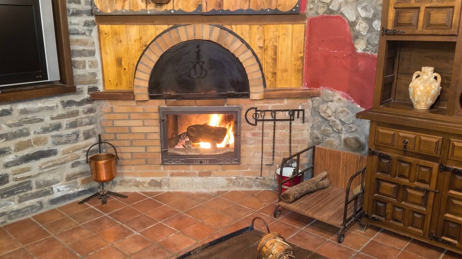 Villa espaciosa con piscina privada en La Puebla de Castro in La Puebla de Castro, Pirineo Aragonés