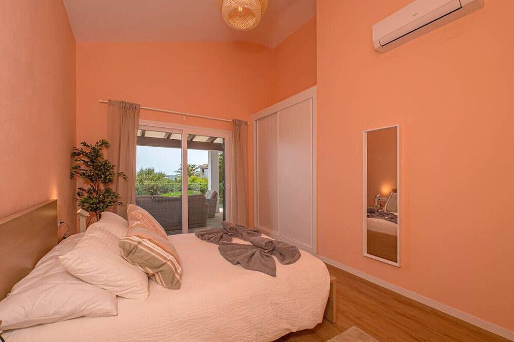 Villaser - nice seaview and pool in Cala Llonga (Menorca), Mahon