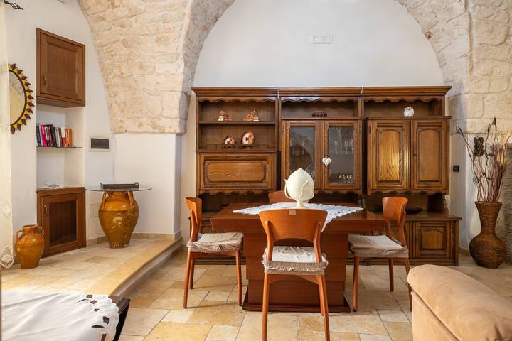 Entire apartment, Apartment 'La Dimora In Ostuni' with Air Conditioning in Ostuni, Salento