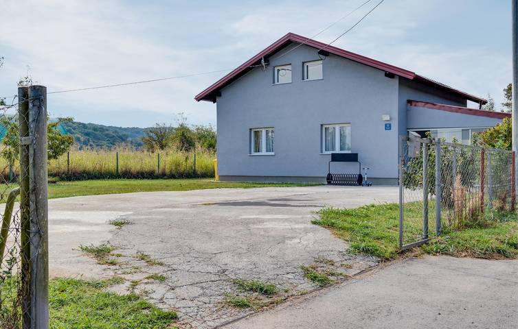 Gemütliche Ferienwohnung am Fluss Korana: WLAN, Parkplatz, Terrasse und Grill in Karlovac, Karlovac und Umgebung