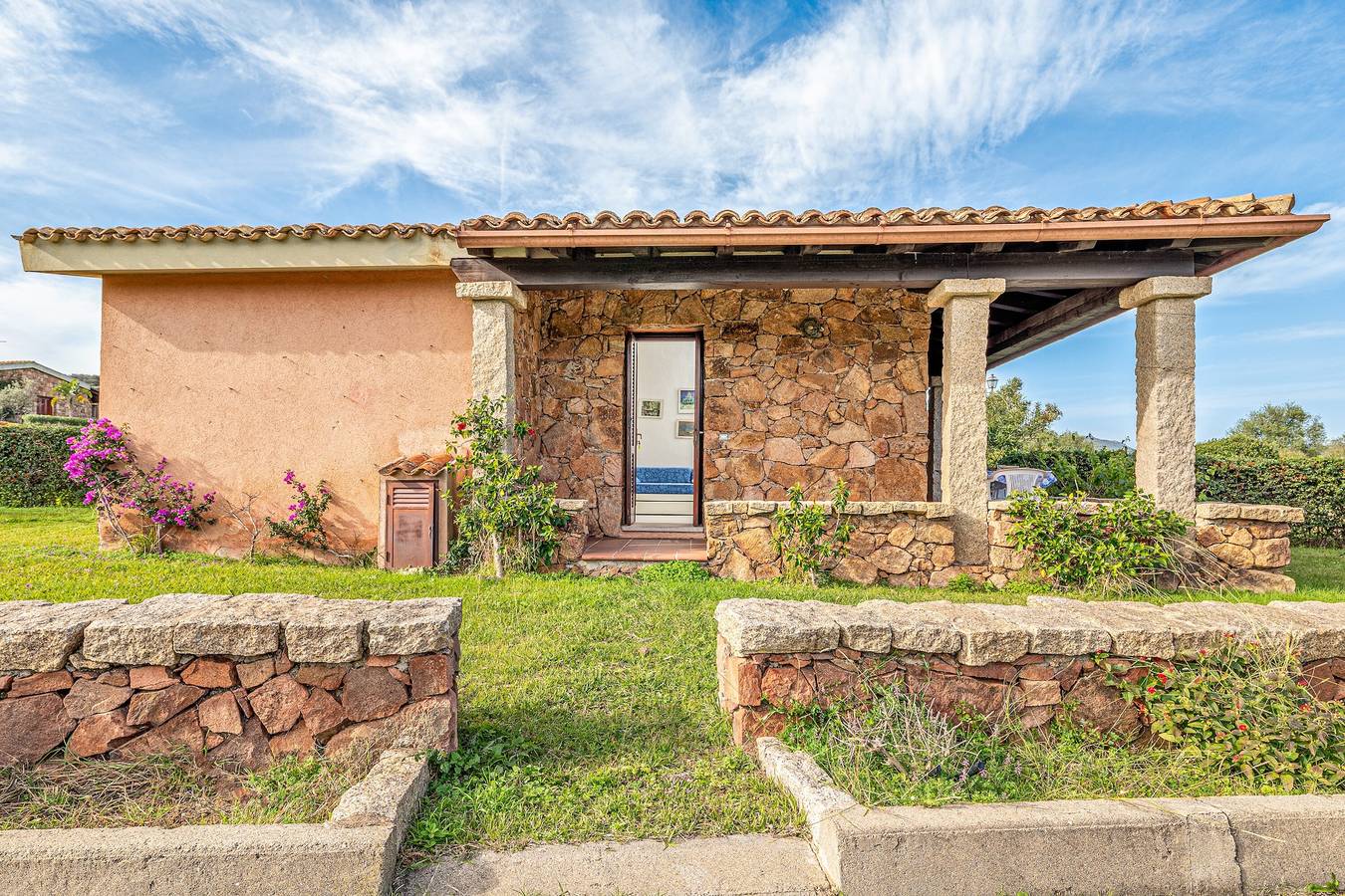 Ferienhaus 'Villetta A 800mt Dall'Isuledda' mit gemeinsamer Terrasse in Lu Miriacheddu, San Teodoro