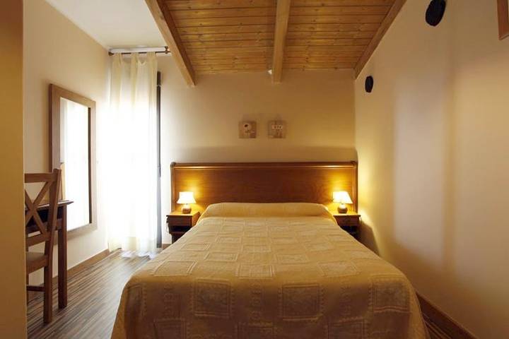 Apartamento para 2 personas, con Balcón y Jacuzzi además de Terraza y Vistas al lago en Hervás