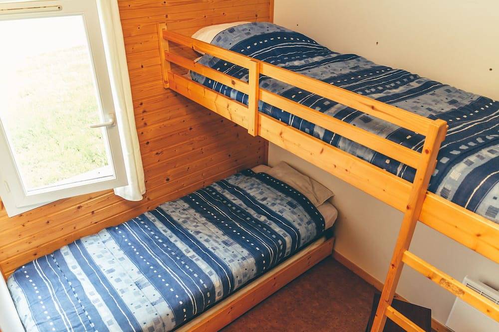 Chalet tous équipé max 6 personnes - Piscine de Saison in Beynat, Région de Brive-la-Gaillarde